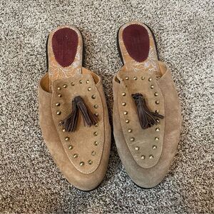 Elegant Tan Suede Loafers with Tassels
